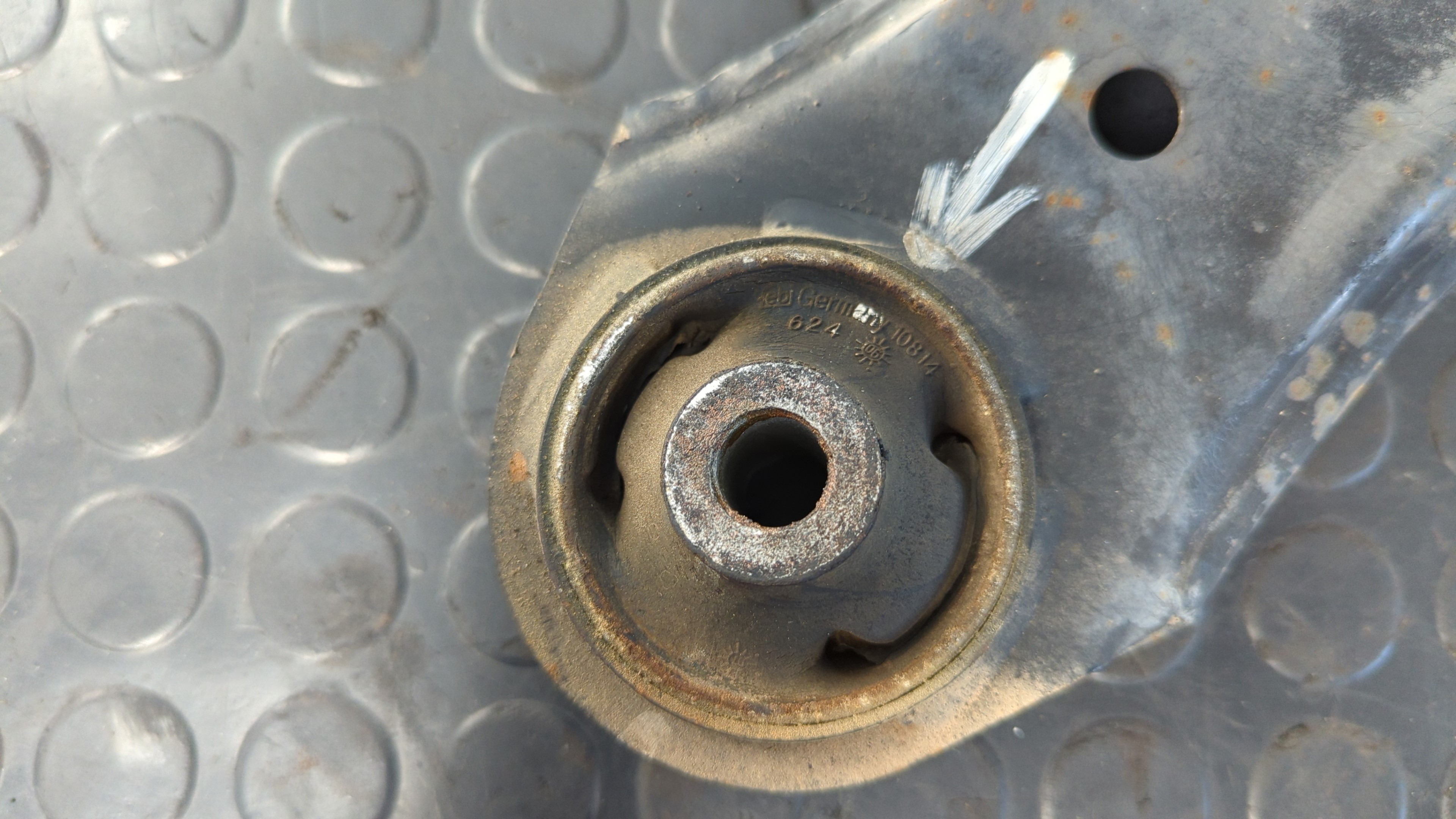 BRAZO DERECHO INFERIOR DELANTERO VOLKSWAGEN NEW BEETLE (9C1/1C1) - vista 4