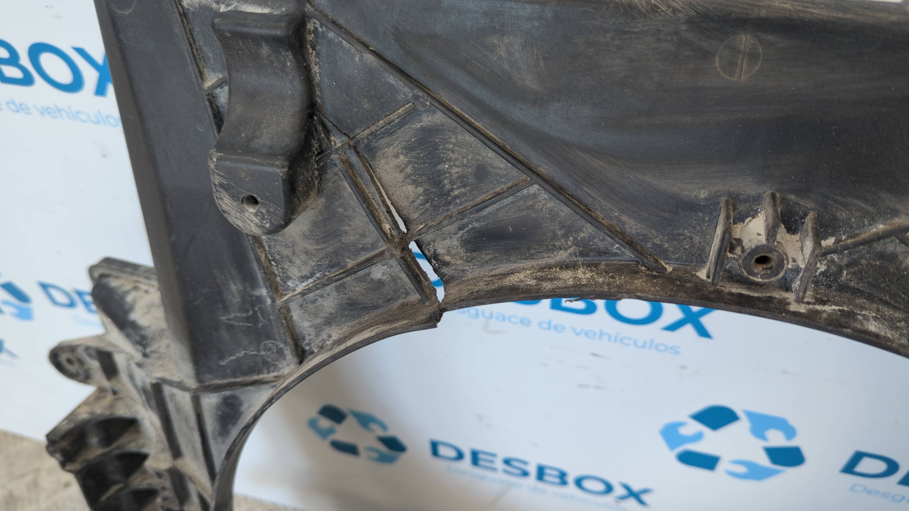 CALANDRA DELANTERA DE RADIADOR IVECO DAILY CAJA CERRADA (1999 =>) - vista 2