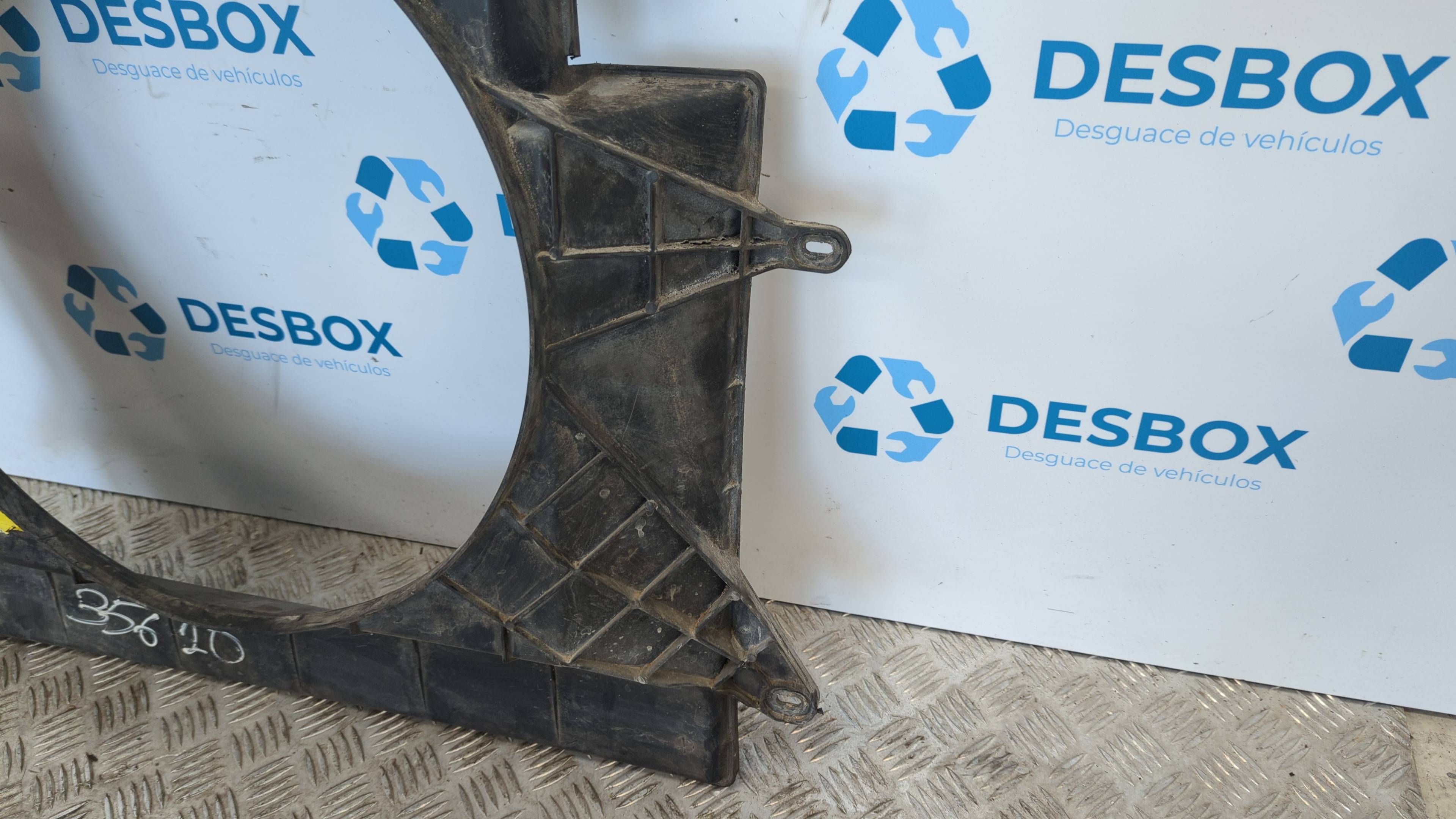 CALANDRA DELANTERA DE RADIADOR IVECO DAILY CAJA CERRADA (1999 =>) - vista 3