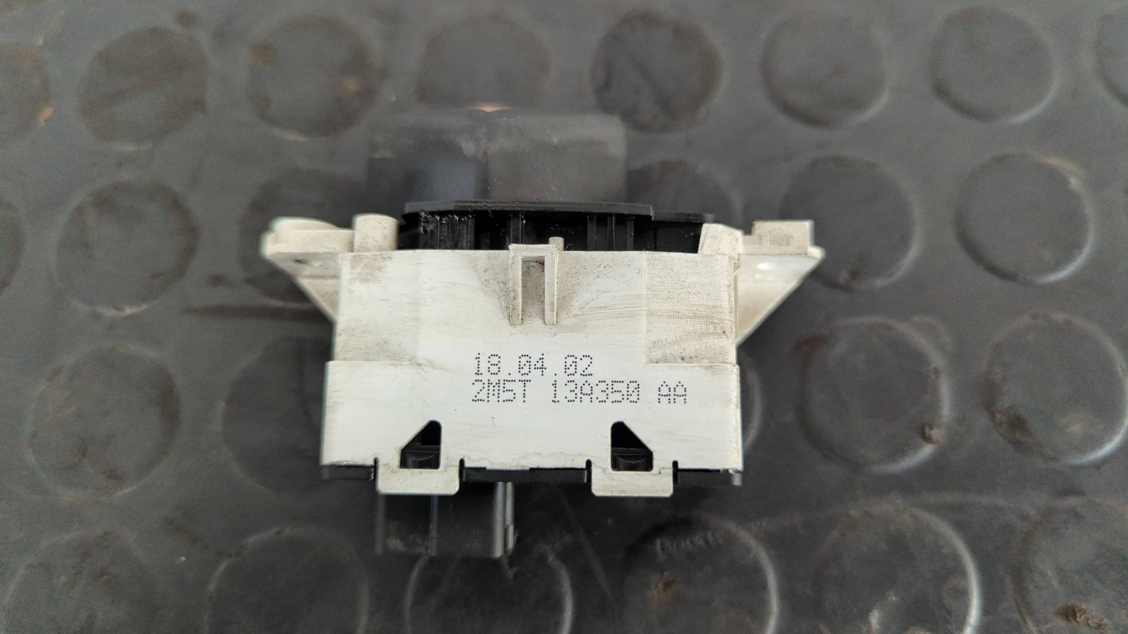 WARNING FORD FOCUS BERLINA (CAK) - vista 3