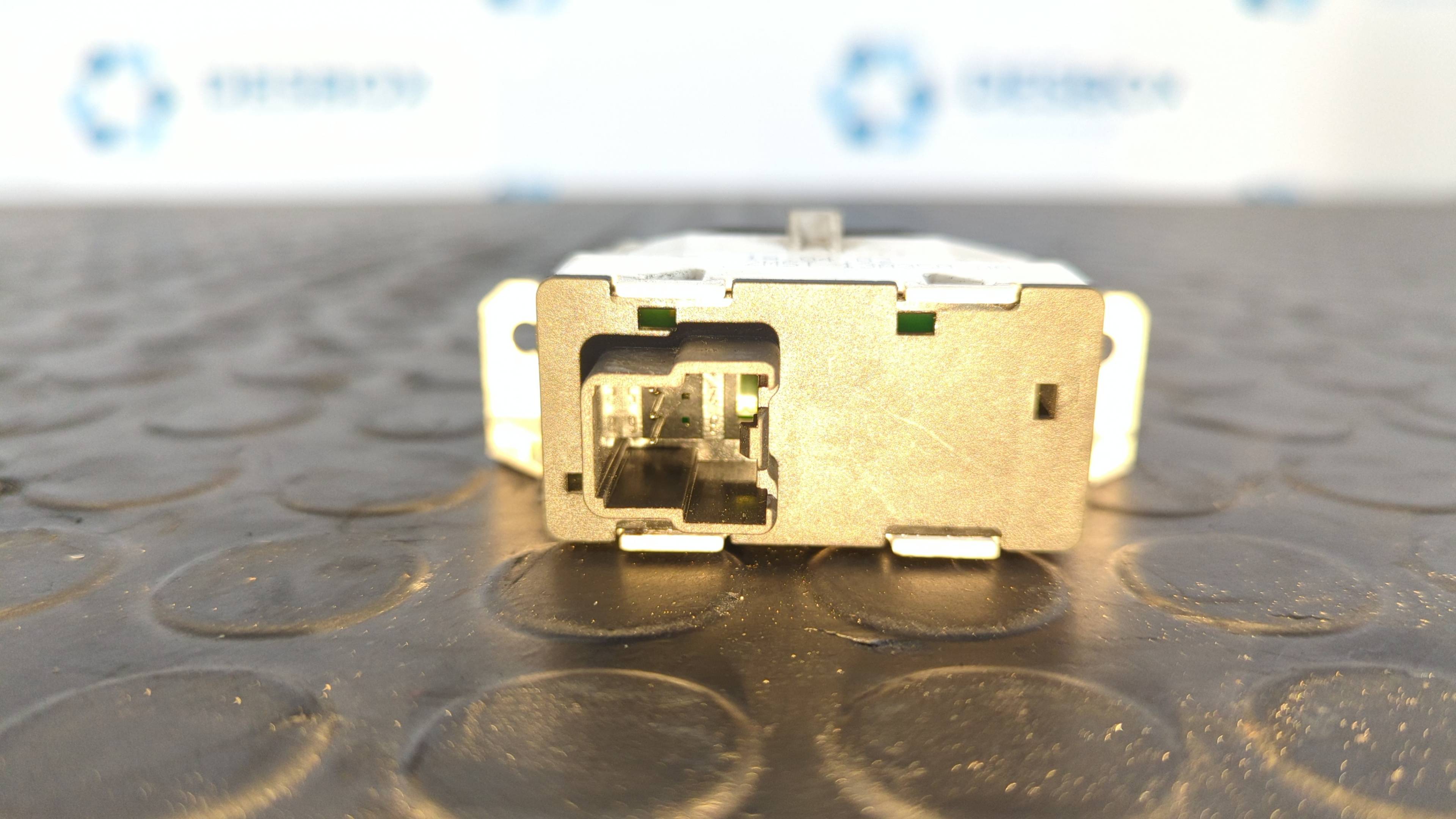 WARNING FORD FOCUS BERLINA (CAK) - vista 5