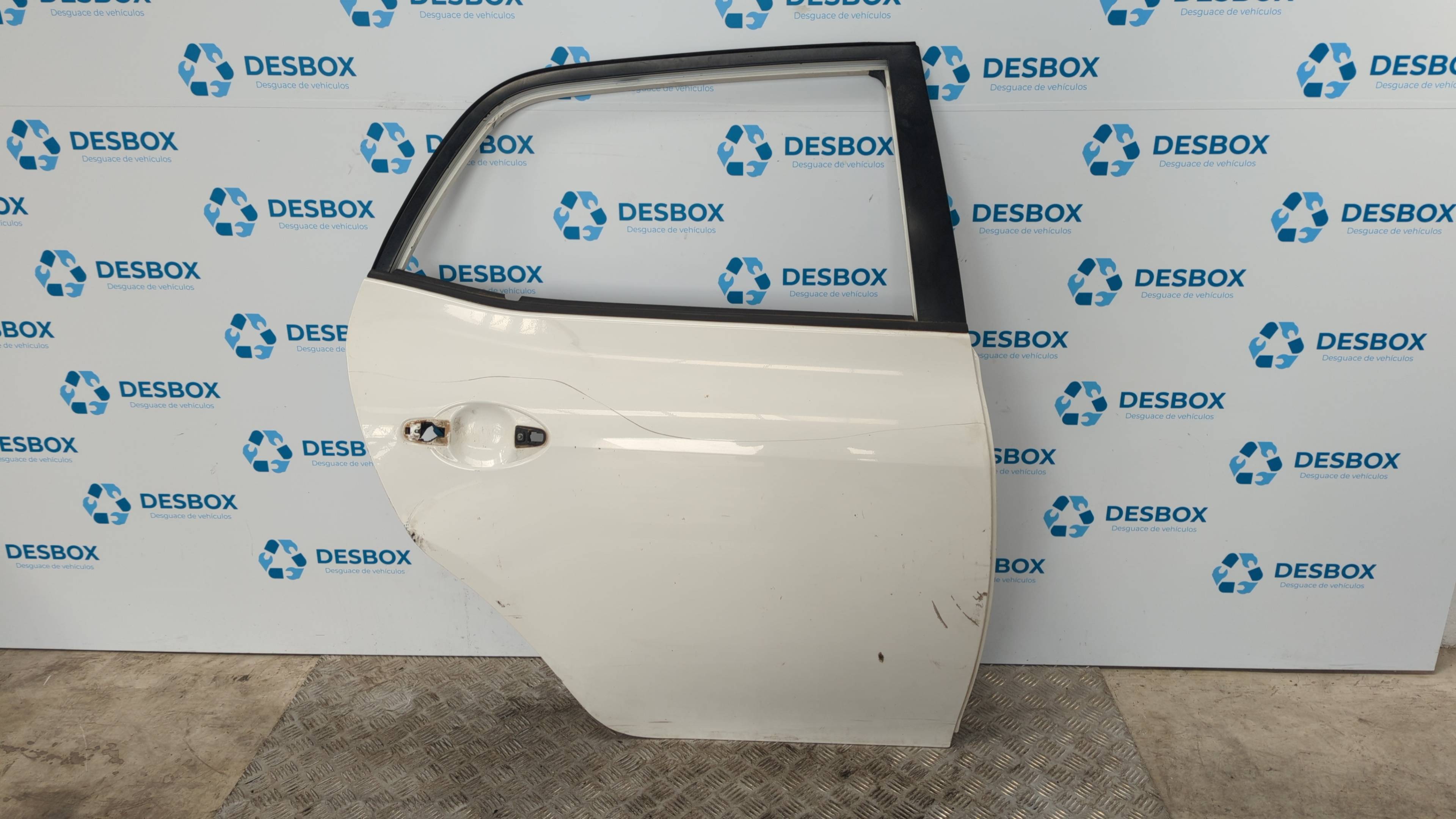 PUERTA TRASERA DERECHA TOYOTA AURIS