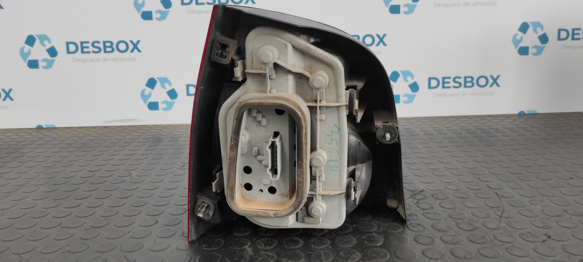 PILOTO TRASERO DERECHO VOLKSWAGEN POLO (9N1) - vista 2