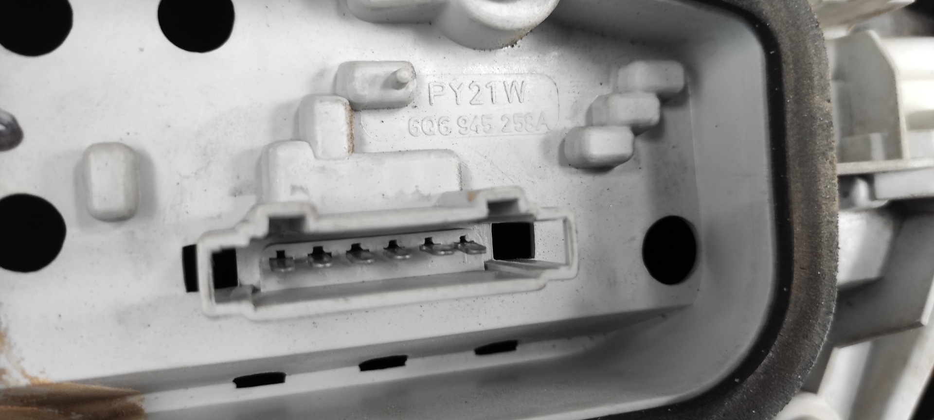 PILOTO TRASERO DERECHO VOLKSWAGEN POLO (9N1) - vista 3