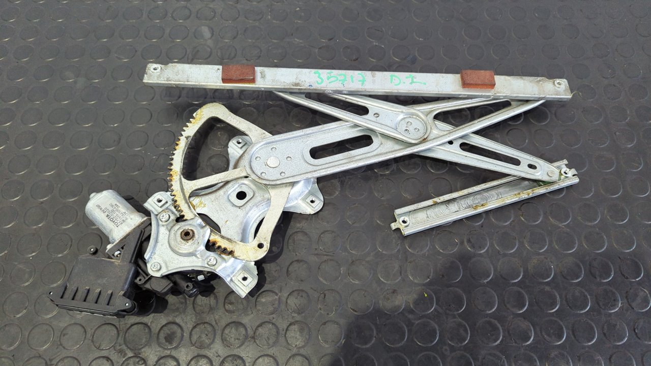 ELEVALUNAS DELANTERO IZQUIERDO TOYOTA AURIS