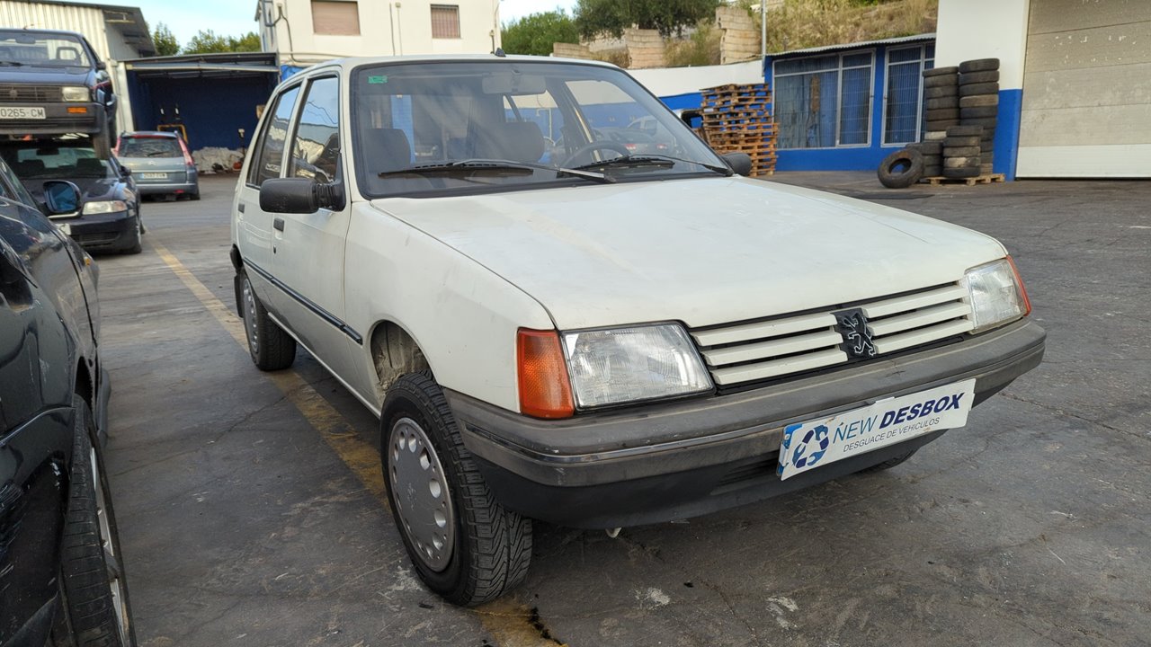 PEUGEOT 205 BERLINA