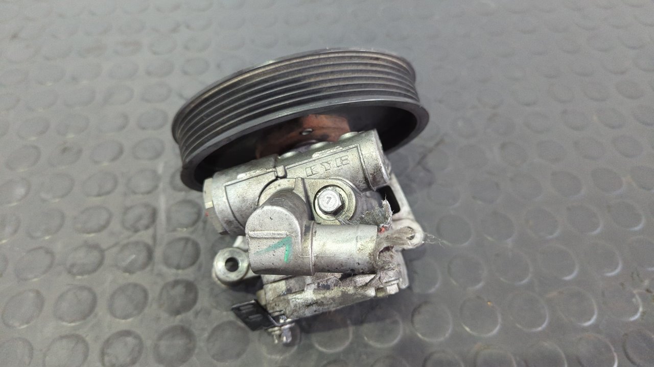 BOMBA DIRECCION MERCEDES-BENZ CLASE C (W203) BERLINA - vista 2