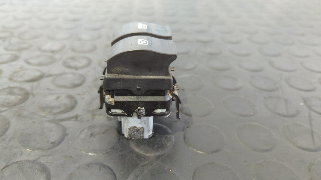 MANDO ELEVALUNAS DELANTERO IZQUIERDO RENAULT SCENIC II - vista 3