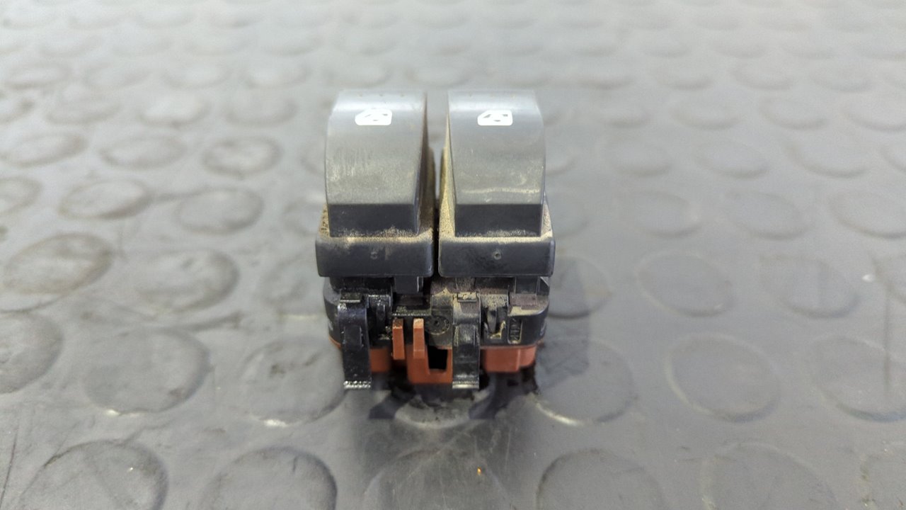 MANDO ELEVALUNAS DELANTERO IZQUIERDO RENAULT SCENIC II - vista 6