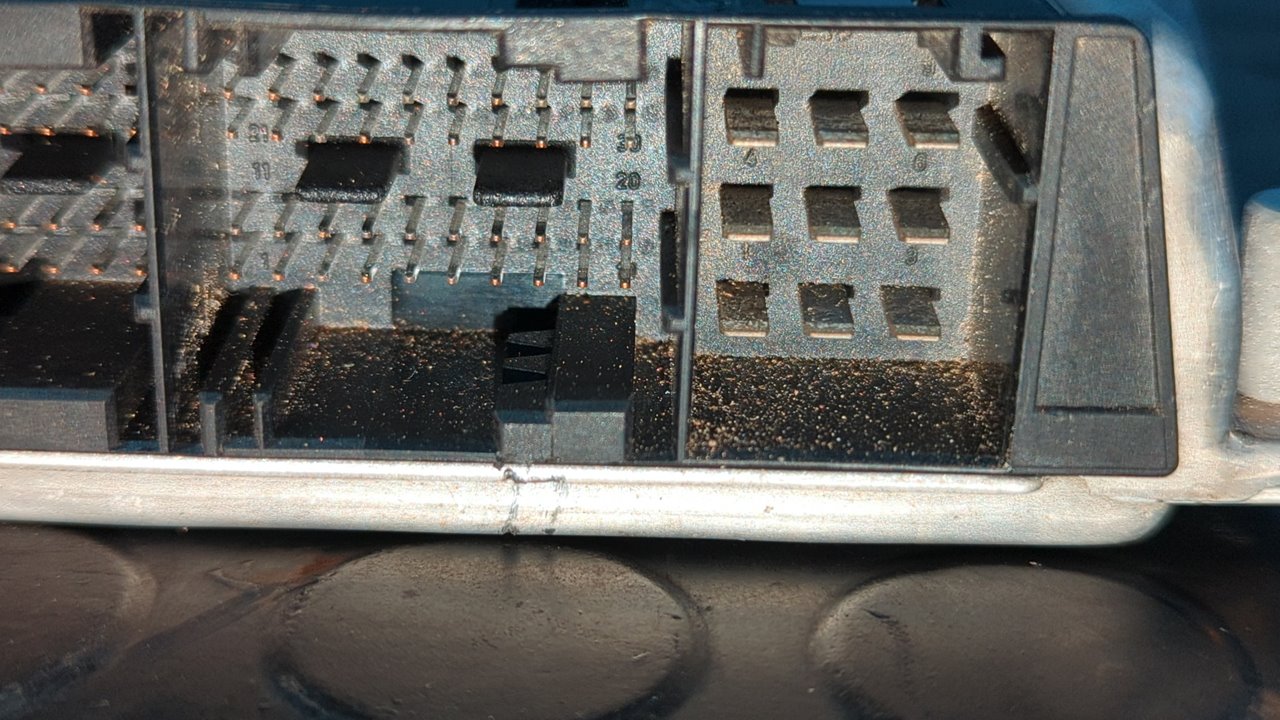 CENTRALITA MOTOR UCE BMW SERIE 3 BERLINA (E46) - vista 6