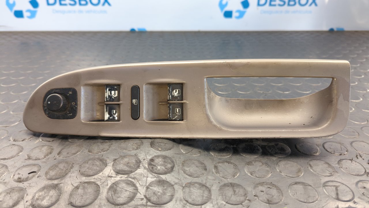 MANDO ELEVALUNAS DELANTERO IZQUIERDO VOLKSWAGEN PASSAT BERLINA (3C2)