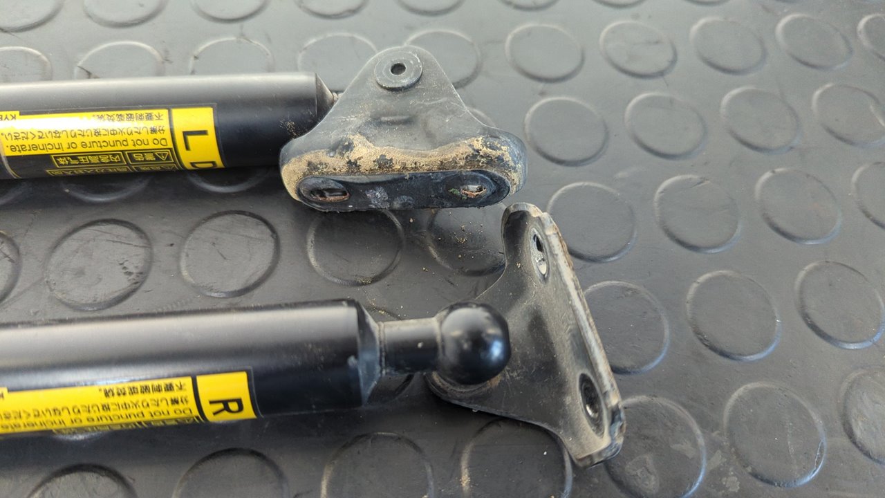 AMORTIGUADORES MALETERO / PORTON TOYOTA LEXUS RX - vista 3