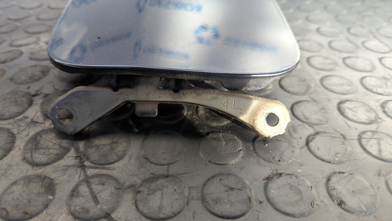 TAPA EXTERIOR COMBUSTIBLE TOYOTA LEXUS RX - vista 3