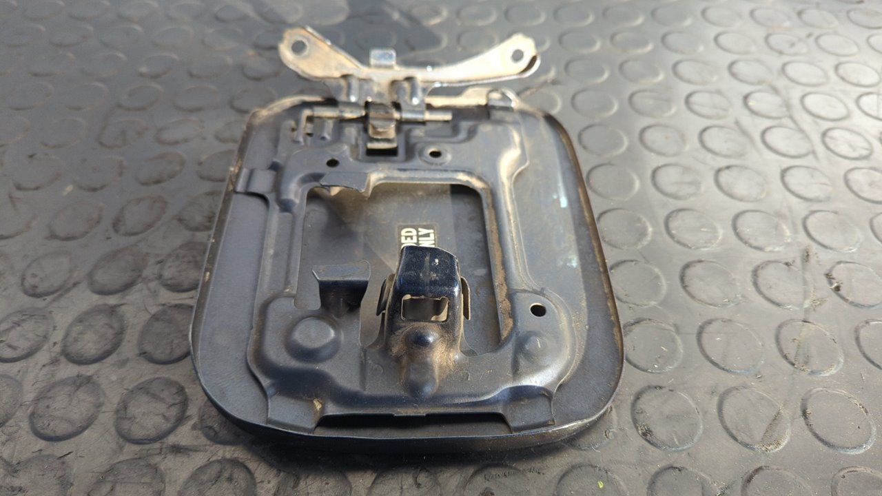 TAPA EXTERIOR COMBUSTIBLE TOYOTA LEXUS RX - vista 4