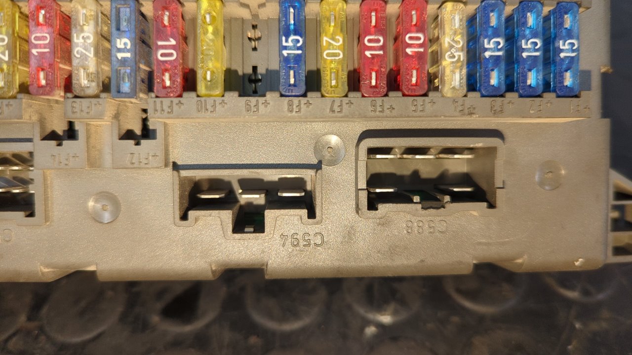 CAJA RELES / FUSIBLES LAND ROVER FREELANDER (LN) - vista 3