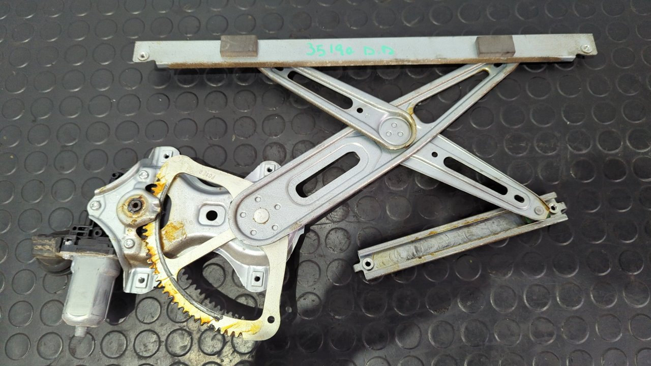 ELEVALUNAS DELANTERO DERECHO TOYOTA AURIS - vista 3