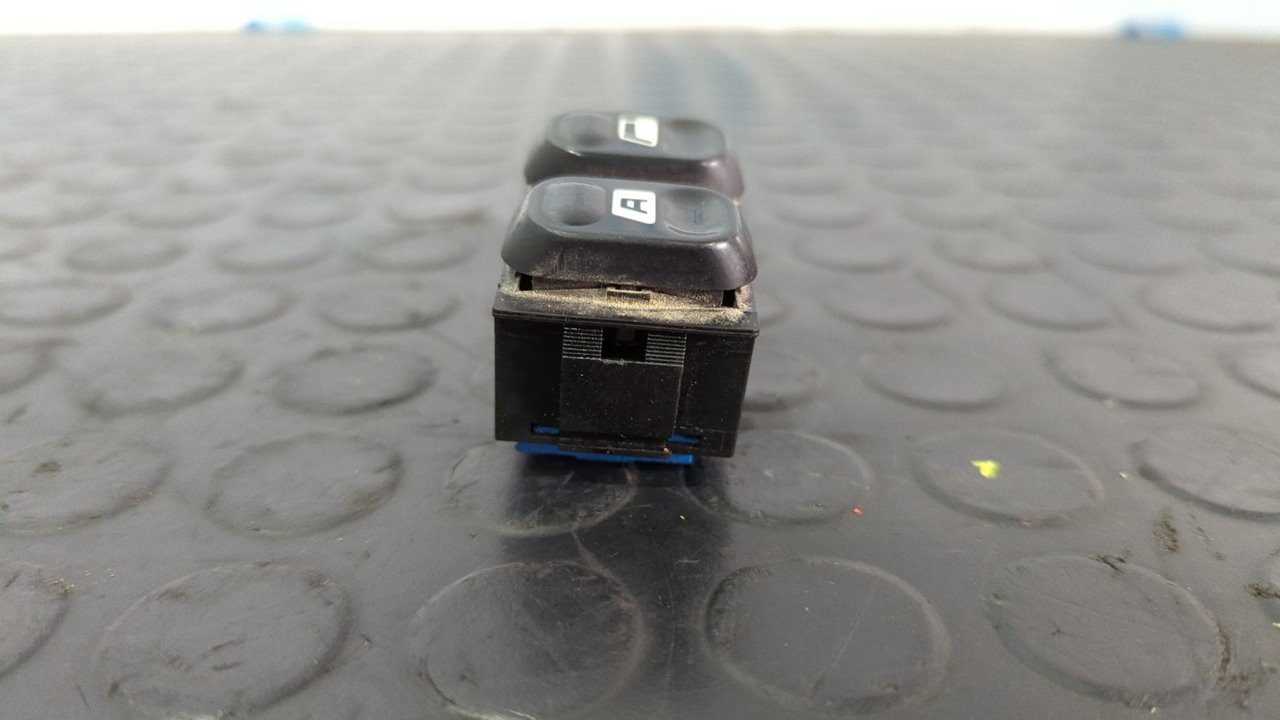 MANDO ELEVALUNAS DELANTERO IZQUIERDO PEUGEOT 406 BERLINA (S1/S2) - vista 3