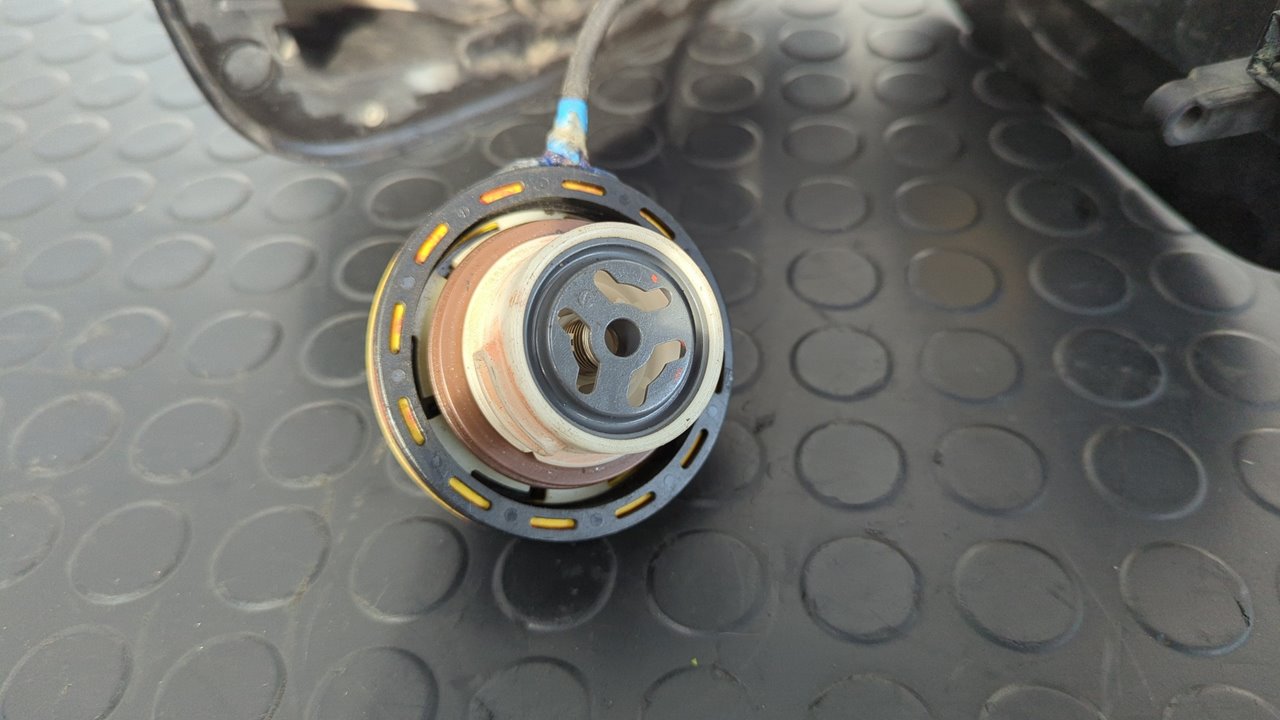 TAPA EXTERIOR COMBUSTIBLE LAND ROVER RANGE ROVER SPORT - vista 3