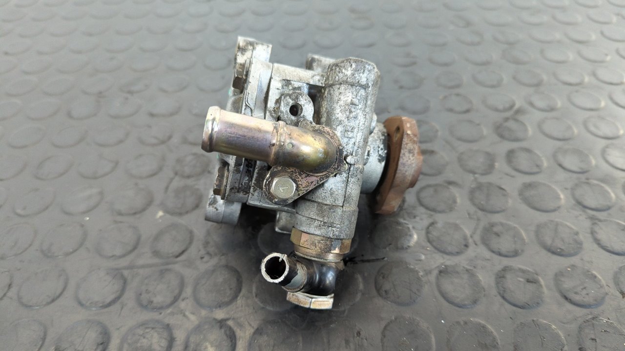 BOMBA DIRECCION VOLKSWAGEN GOLF IV BERLINA (1J1) - vista 2