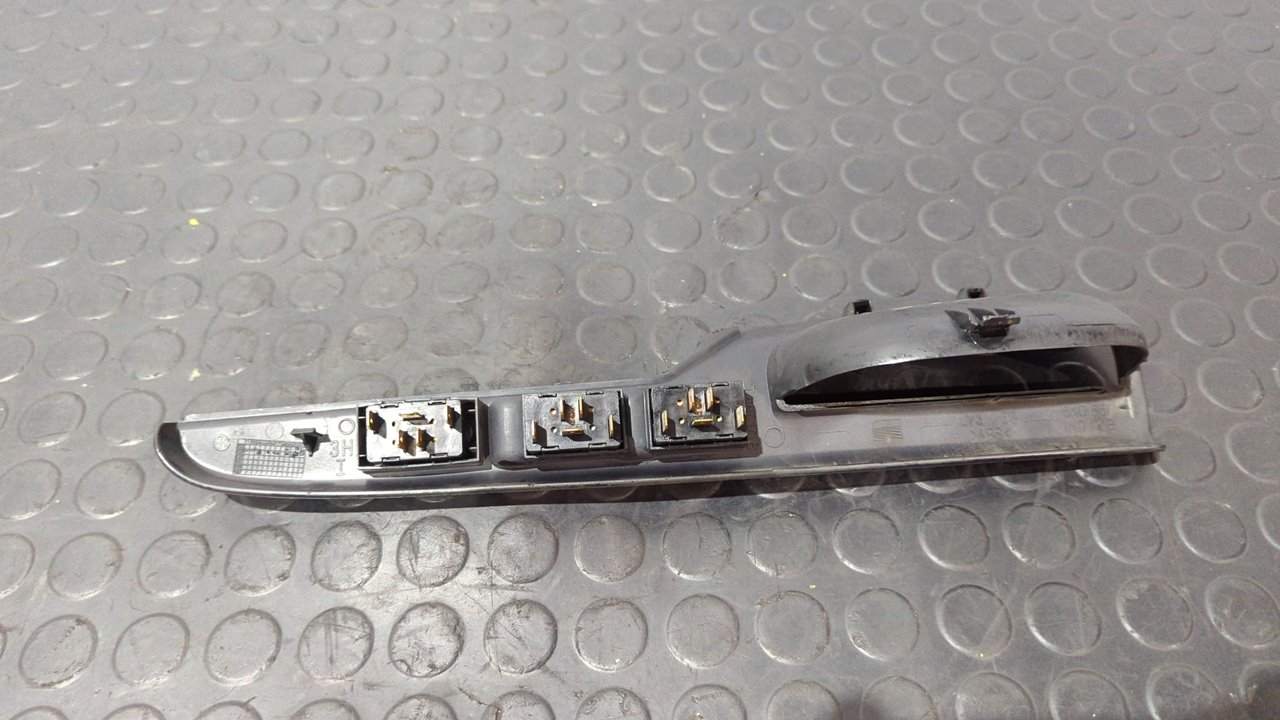 MANDO ELEVALUNAS DELANTERO IZQUIERDO SEAT IBIZA (6K1) - vista 2