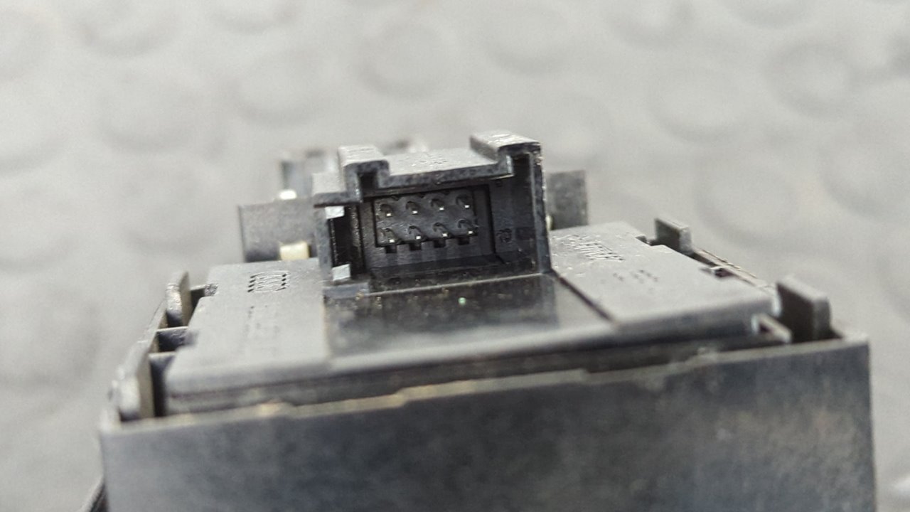 MANDO ELEVALUNAS DELANTERO IZQUIERDO AUDI A3 (8L) - vista 4