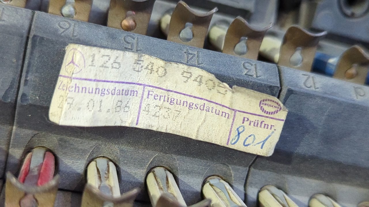 CAJA RELES / FUSIBLES MERCEDES-BENZ CLASE S (W126) BERLINA+COUPE - vista 7