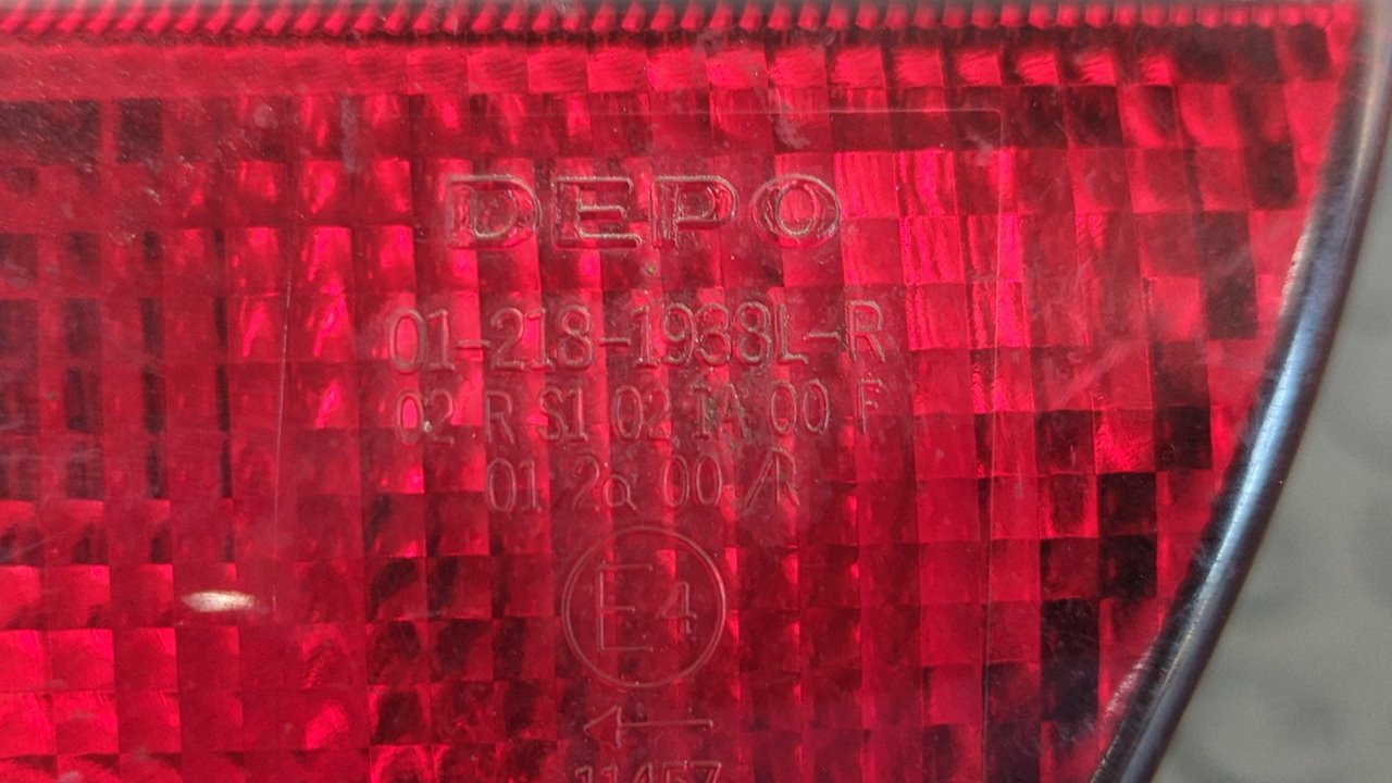 PILOTO TRASERO IZQUIERDO SUZUKI SWIFT SF BERLINA (EA) - vista 3