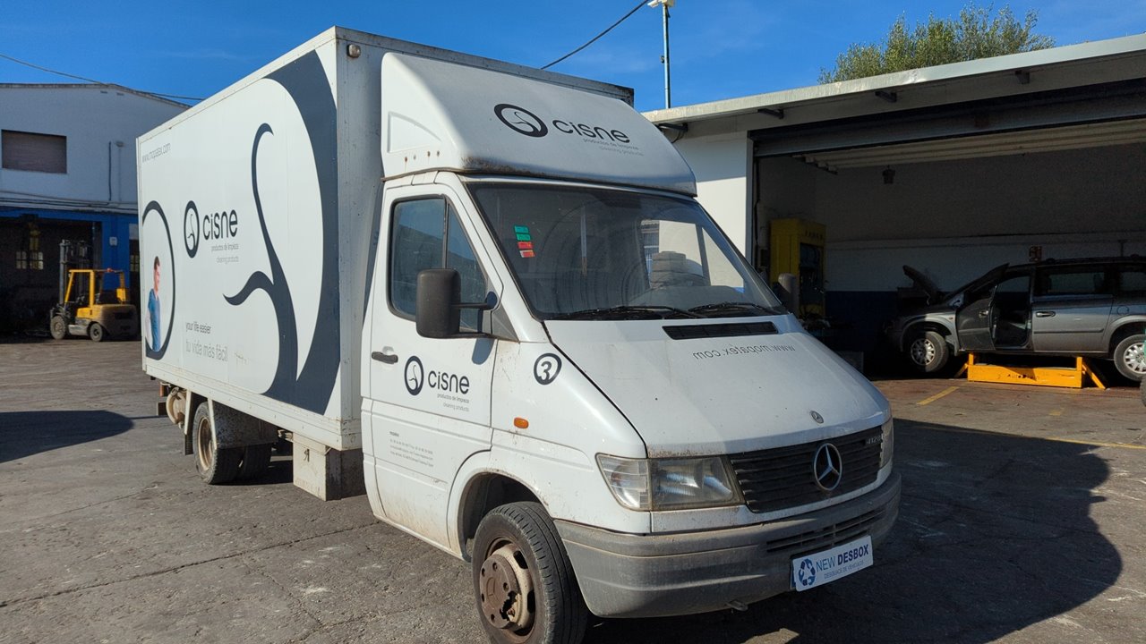 MERCEDES-BENZ SPRINTER (W901,W904) CAJA CERR.