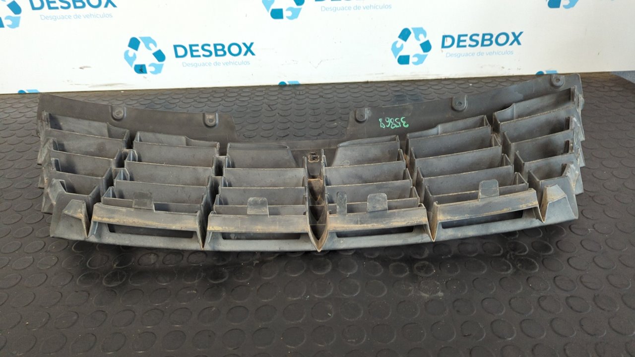 REJILLA DELANTERA CHRYSLER VOYAGER (RG) - vista 4