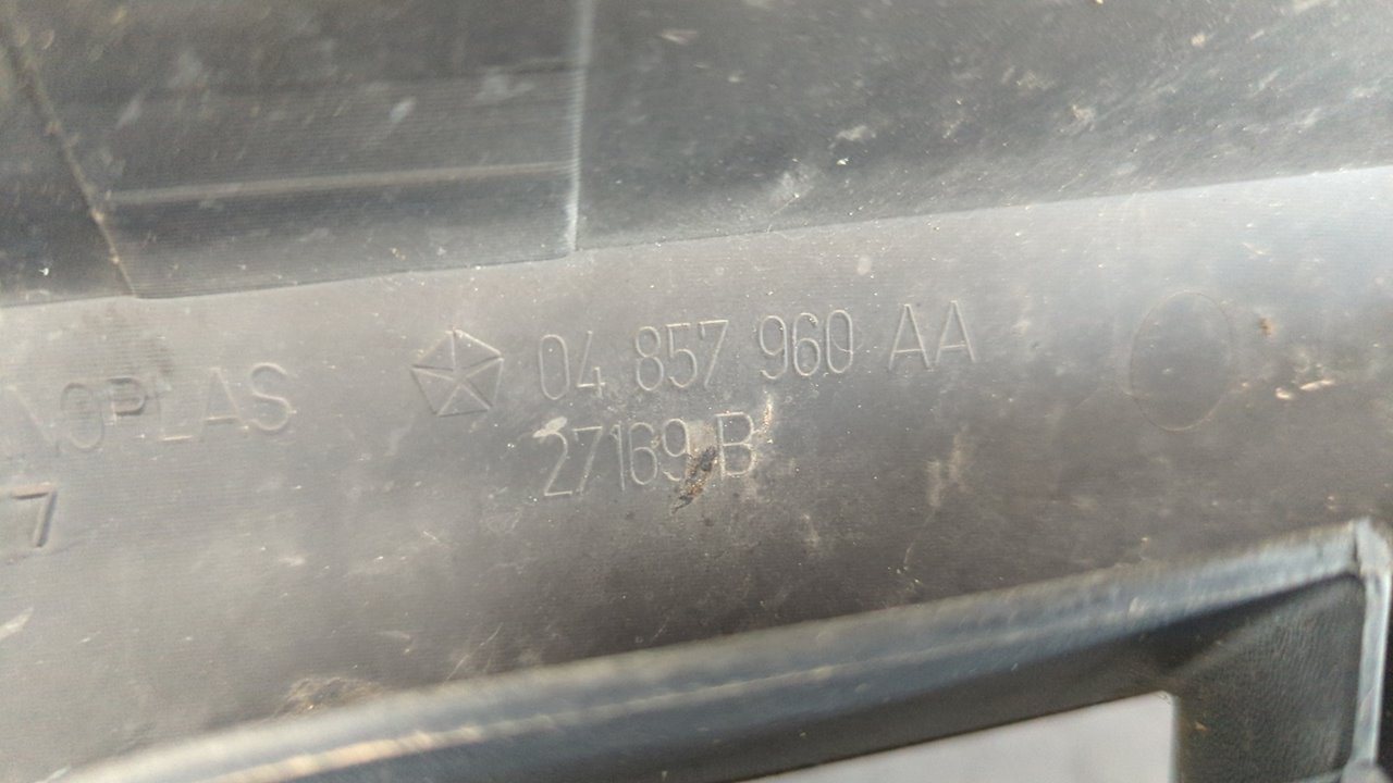 REJILLA DELANTERA CHRYSLER VOYAGER (RG) - vista 8