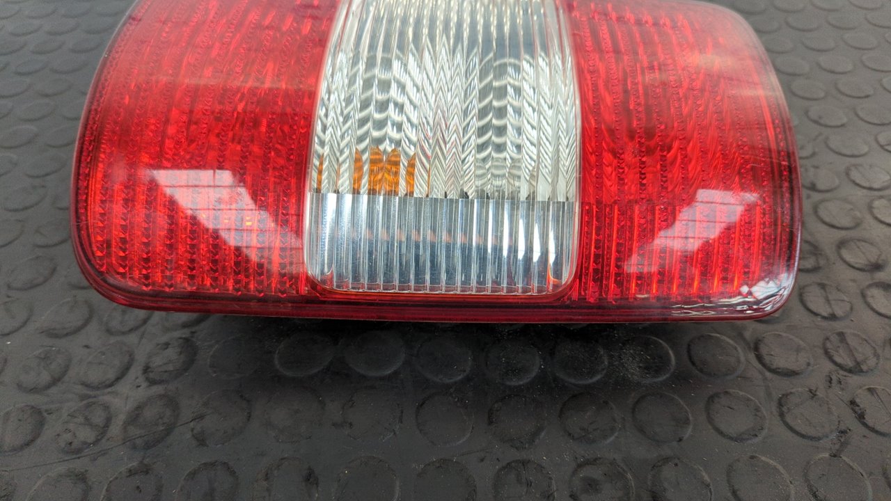 PILOTO TRASERO DERECHO VOLKSWAGEN CADDY KA/KB (2K) - vista 7