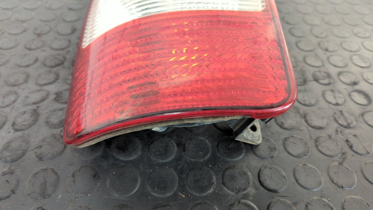 PILOTO TRASERO DERECHO VOLKSWAGEN CADDY KA/KB (2K) - vista 4