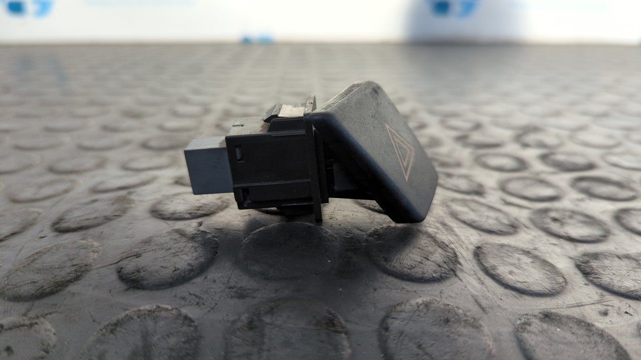 WARNING TOYOTA YARIS - vista 4