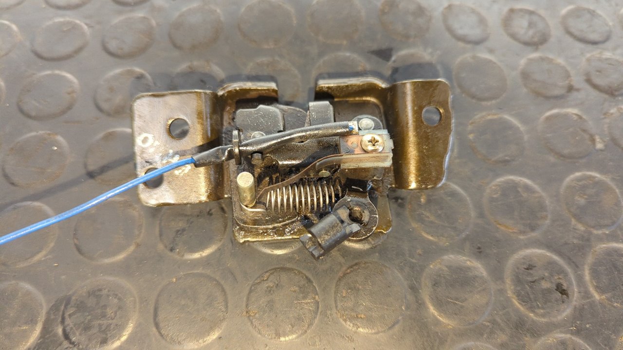 CERRADURA MALETERO / PORTON KIA SPORTAGE - vista 2