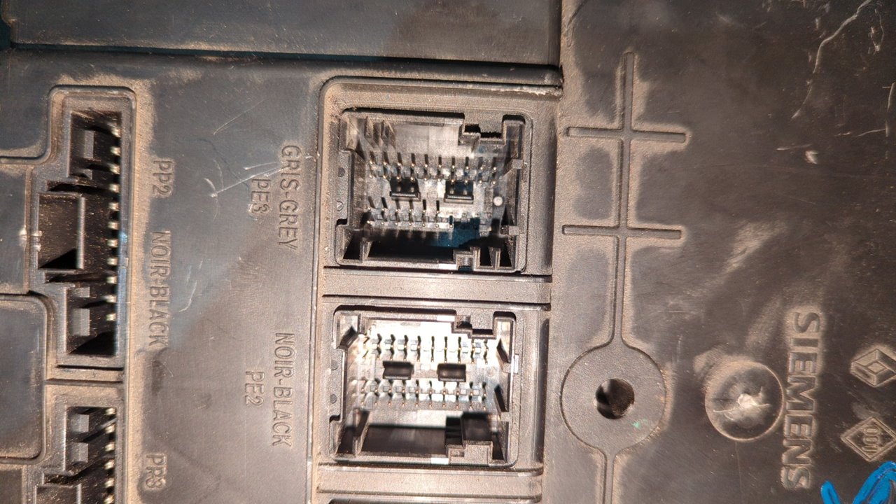 CAJA RELES / FUSIBLES RENAULT MEGANE II - vista 2