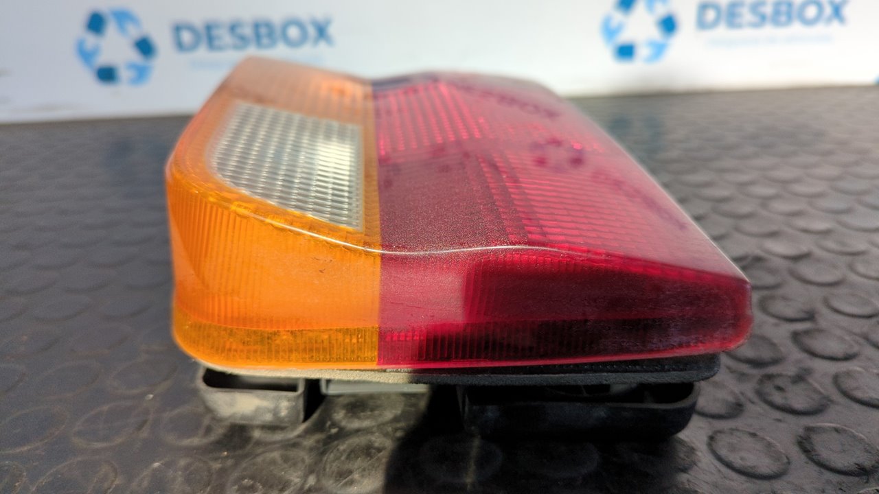 PILOTO TRASERO DERECHO FORD ESCORT BERLINA - vista 10