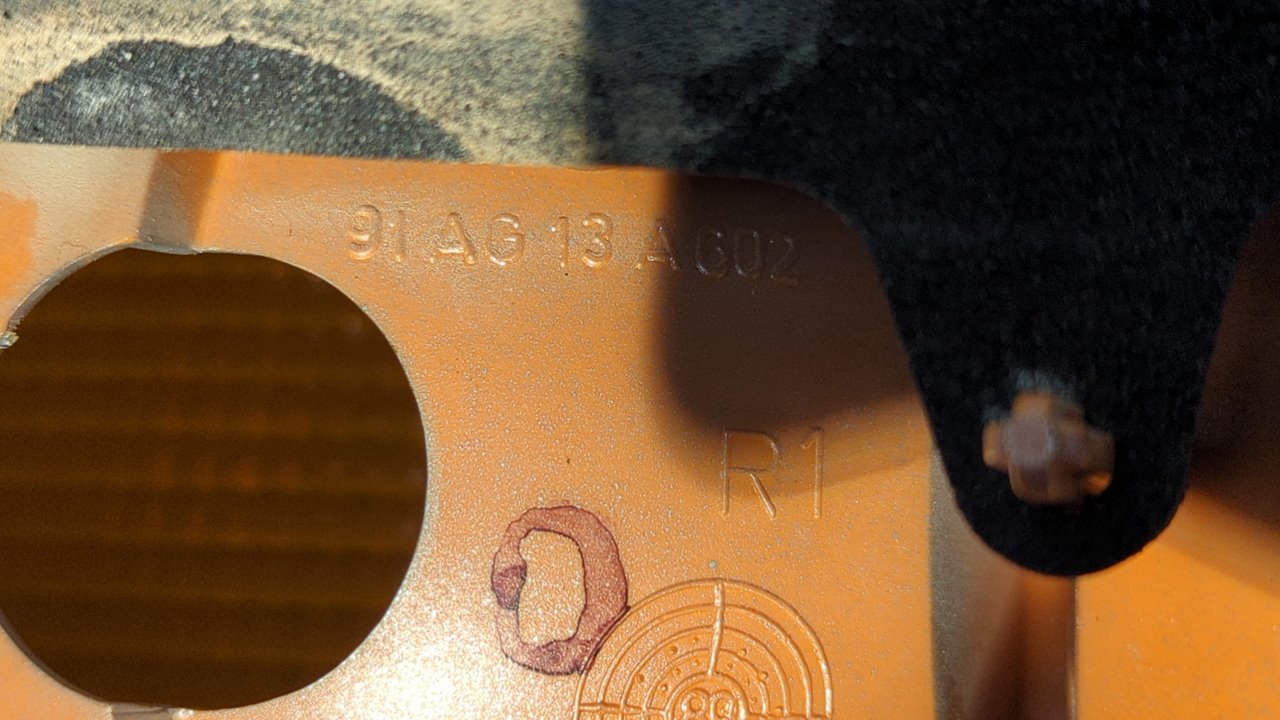 PILOTO TRASERO DERECHO FORD ESCORT BERLINA - vista 2