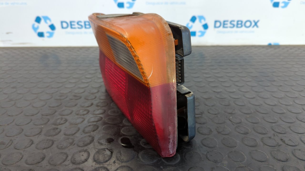 PILOTO TRASERO IZQUIERDO FORD ESCORT BERLINA - vista 3