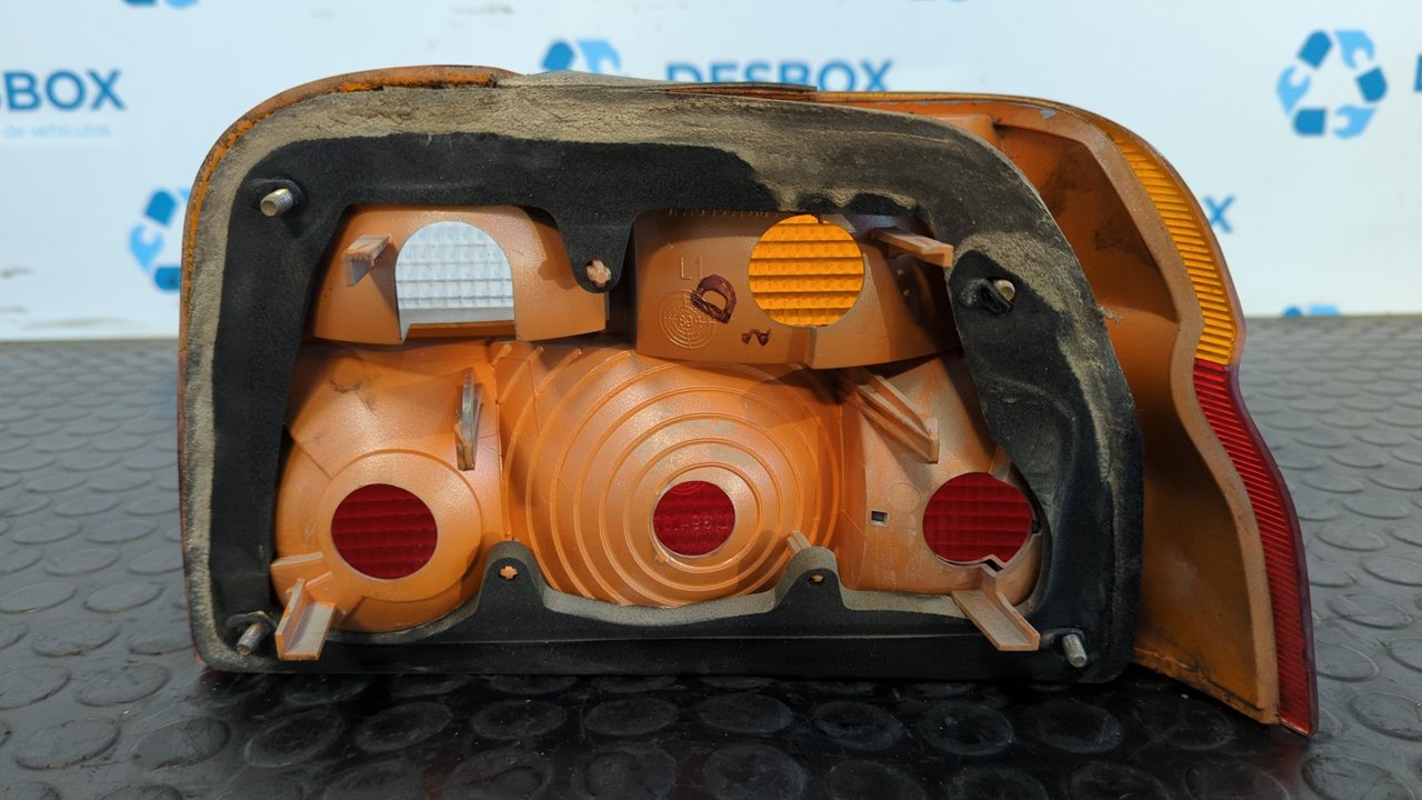 PILOTO TRASERO IZQUIERDO FORD ESCORT BERLINA - vista 10