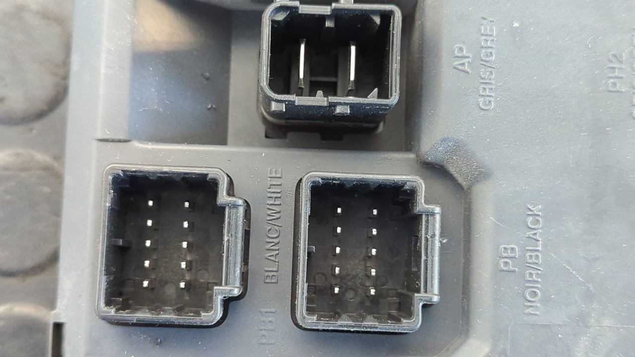 CAJA RELES / FUSIBLES PEUGEOT 207 - vista 6