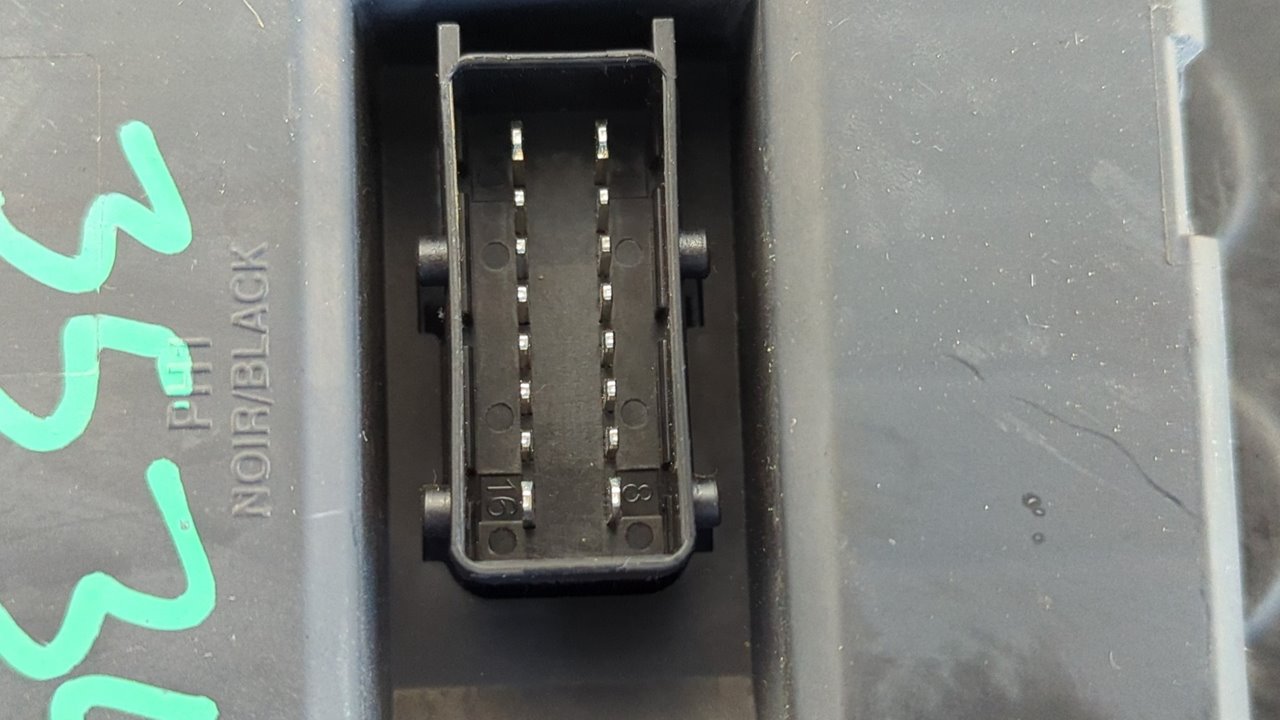 CAJA RELES / FUSIBLES PEUGEOT 207 - vista 3