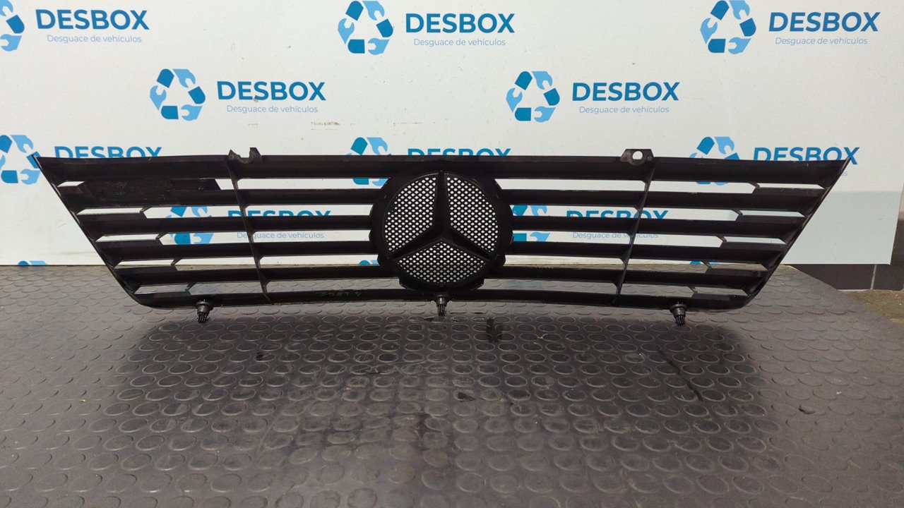 REJILLA DELANTERA MERCEDES-BENZ SPRINTER (W901,W903) COMBI - vista 3