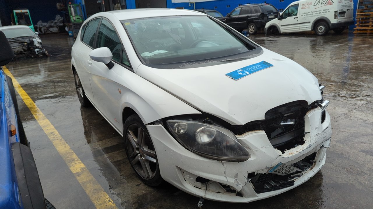 SEAT LEON (1P1)