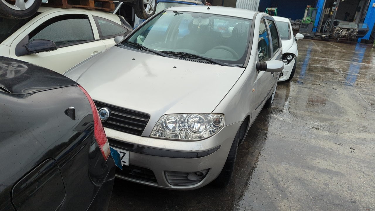 FIAT PUNTO BERLINA (188)