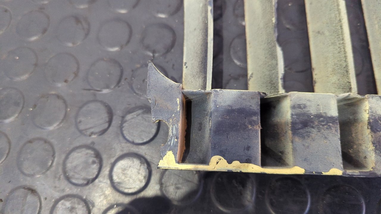 REJILLA DELANTERA LAND ROVER DEFENDER - vista 3