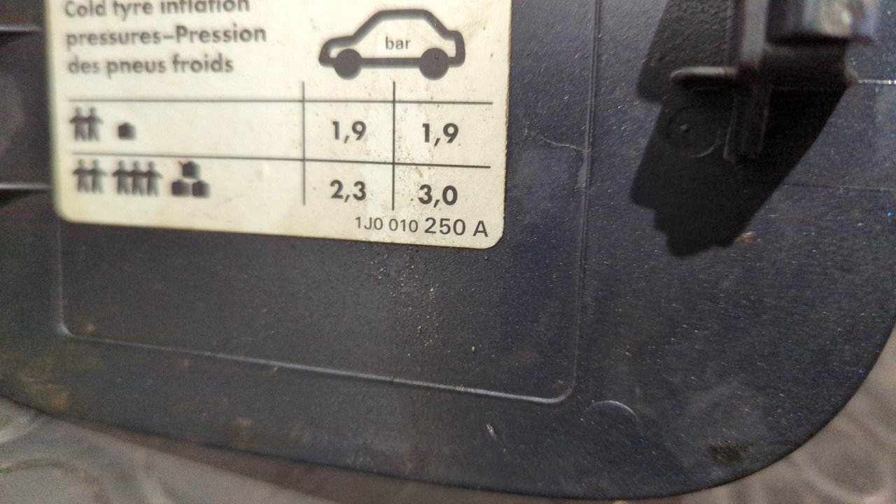 TAPA EXTERIOR COMBUSTIBLE VOLKSWAGEN GOLF IV VARIANT (1J5) - vista 5