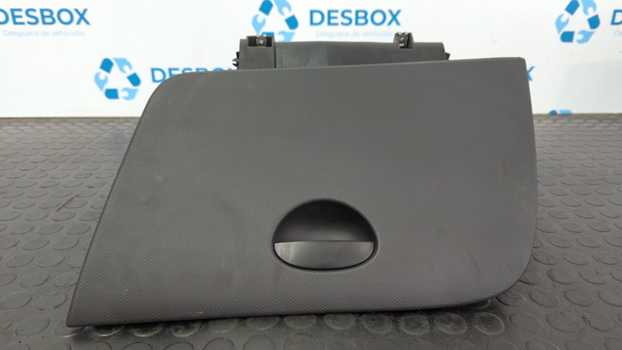 GUANTERA SEAT LEON (1P1)