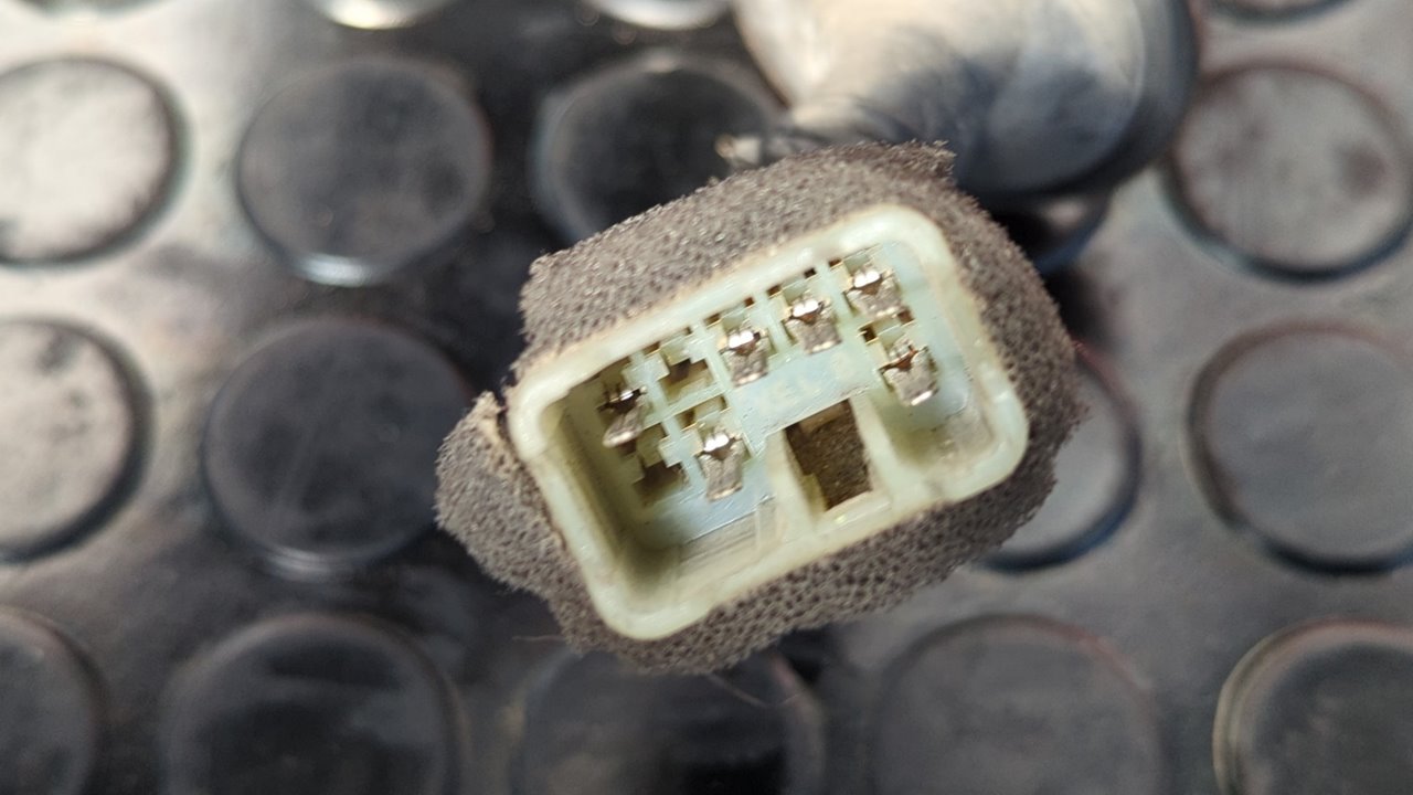 PILOTO TRASERO DERECHO CHEVROLET AVEO - vista 5