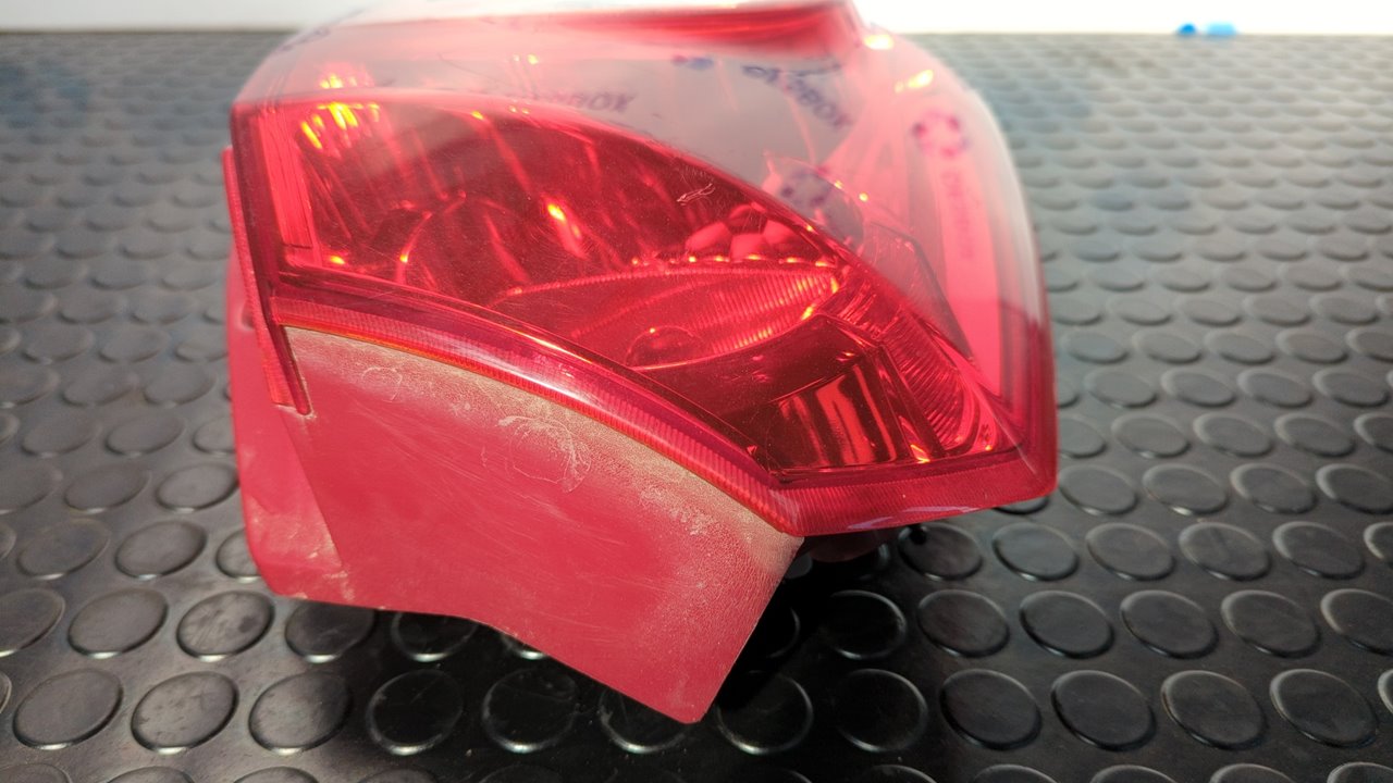 PILOTO TRASERO IZQUIERDO CHEVROLET AVEO - vista 4