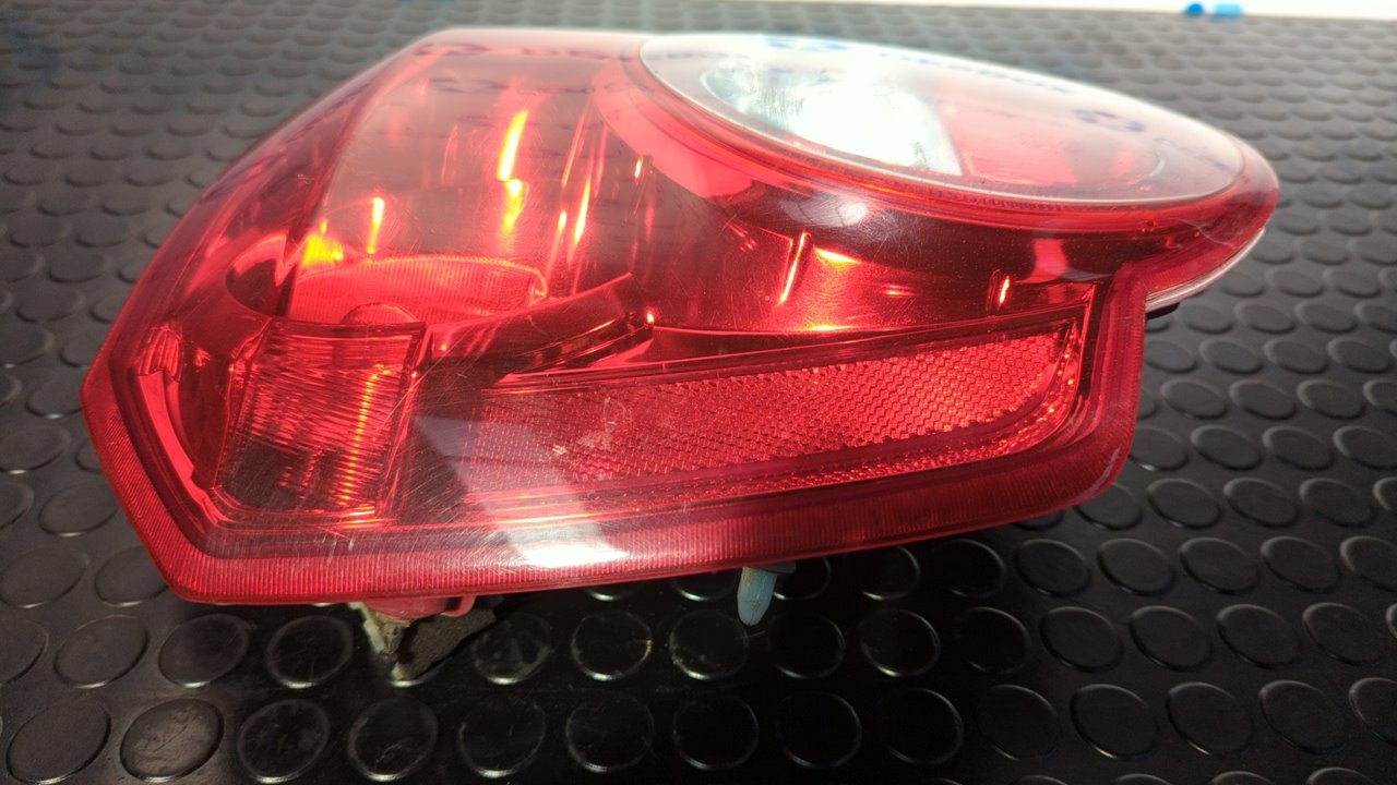 PILOTO TRASERO IZQUIERDO CHEVROLET AVEO - vista 2